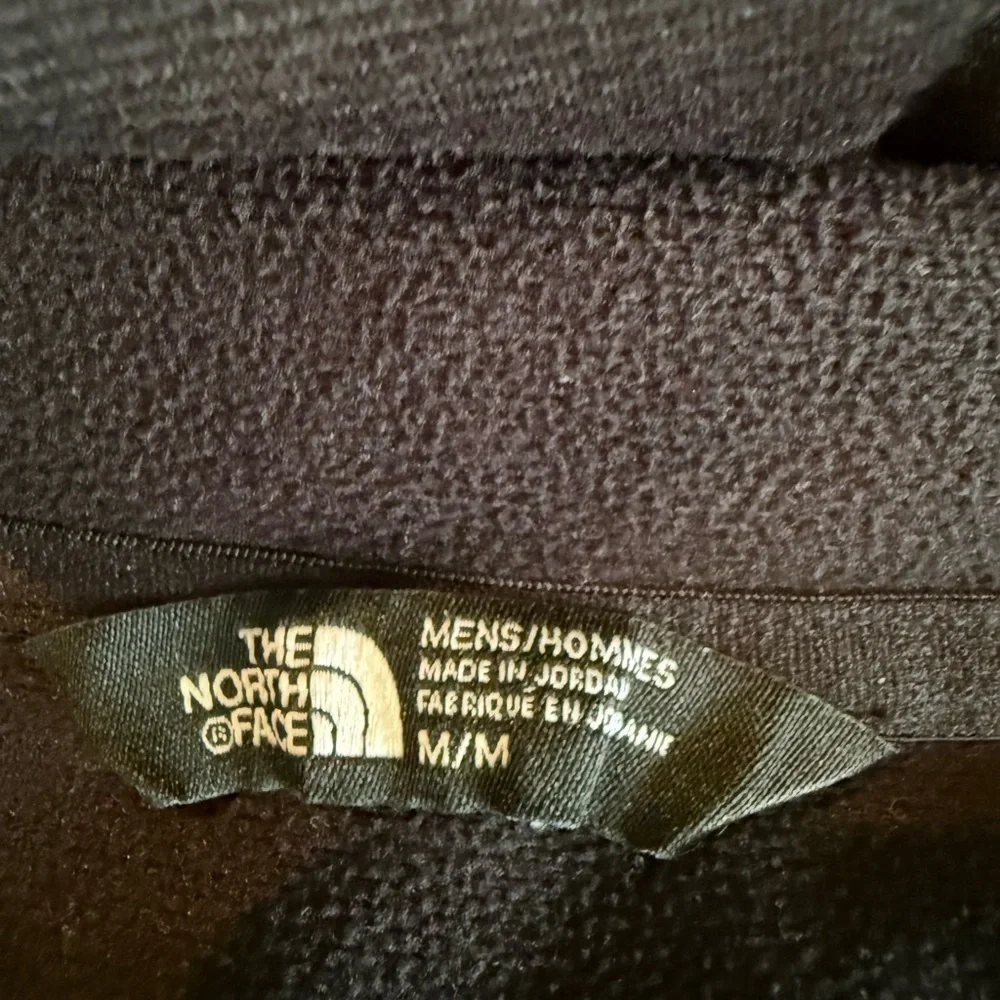 The North Face Men’s Black Quarter-Zip Pullover in Size Medium